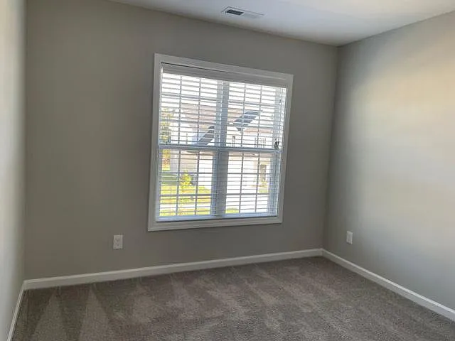 4 bed, 2.5 bath, 1496 sqft, $1,820 — Photo 2