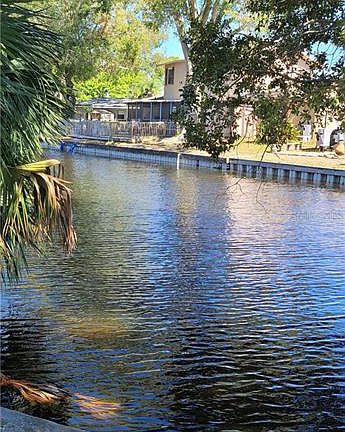 2nd image of 212 W Canal Dr