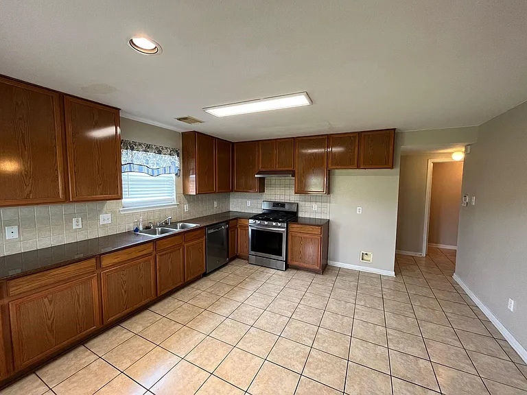 15202 Lynford Crest Dr — Photo 33