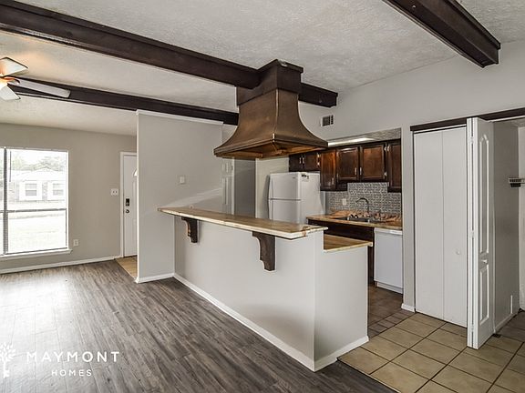5th image of 232 Pinewood Dr