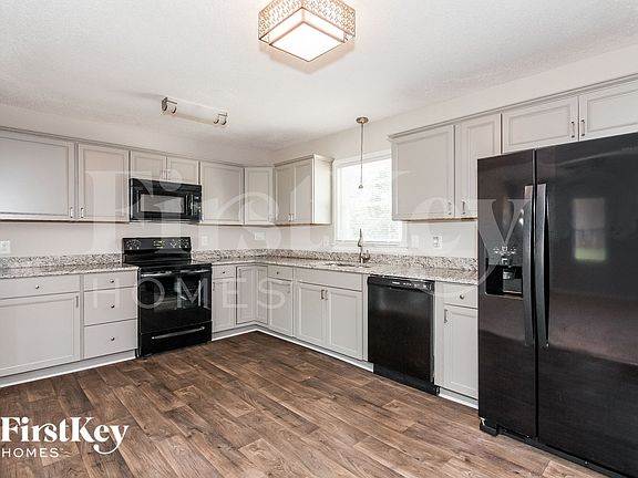 5th image of 3625 Somerset Dr