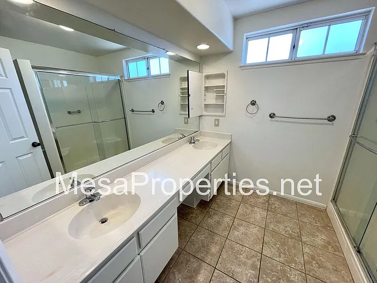 2407 N Sycamore Ave — Photo 14