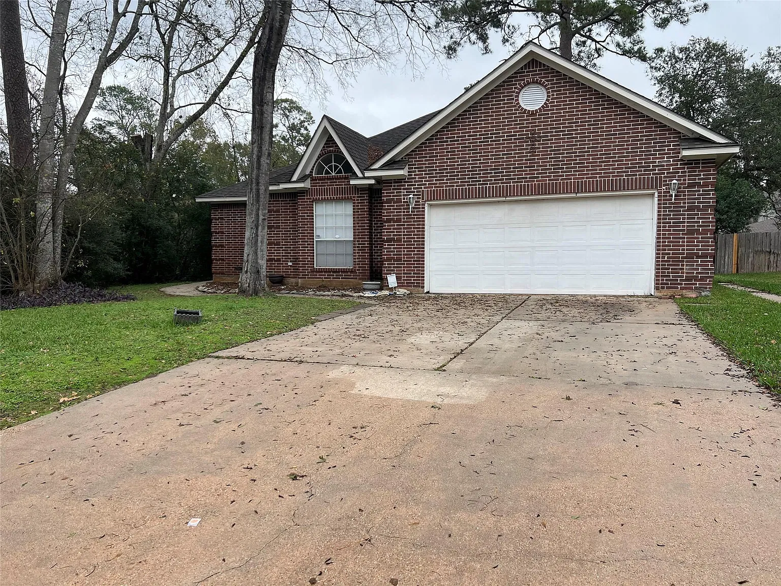 3 bed, 2.0 bath, 2045 sqft, $2,300 — Photo 2