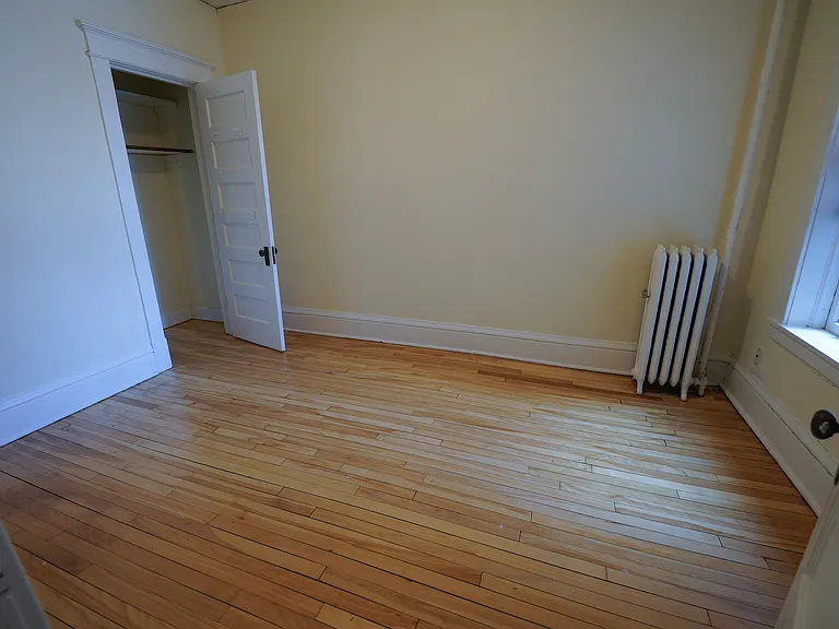 Oxford Street Apartments — Photo 26