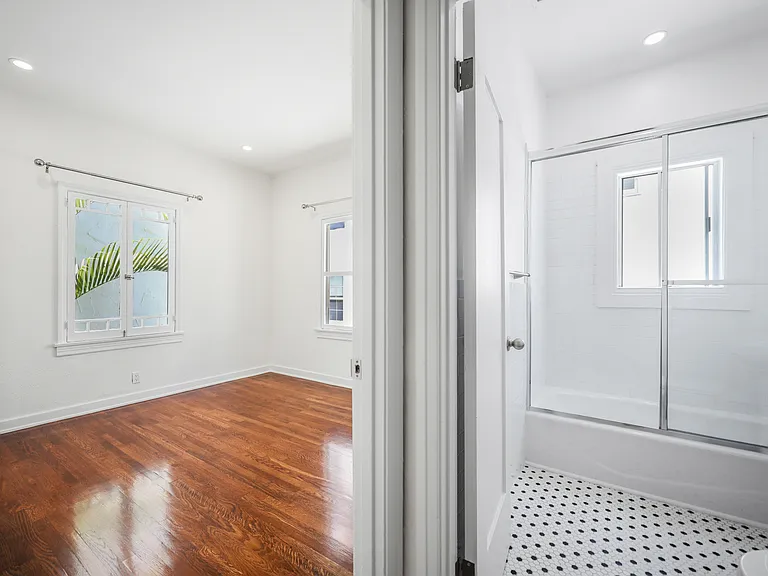 1315 N Hayworth Ave #3/4 — Photo 10