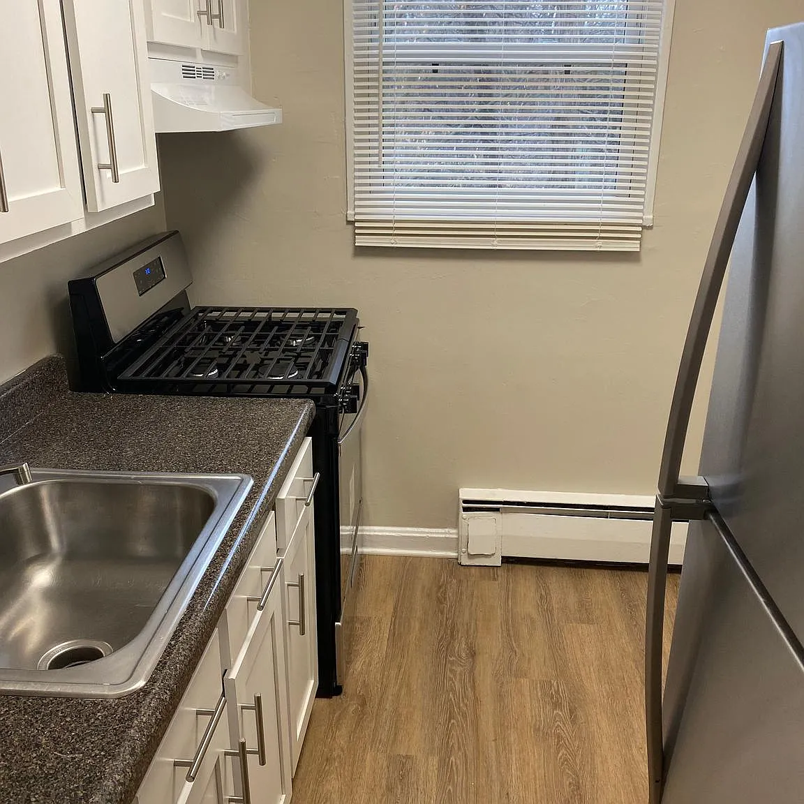 3 bed, $2,038 — Photo 2