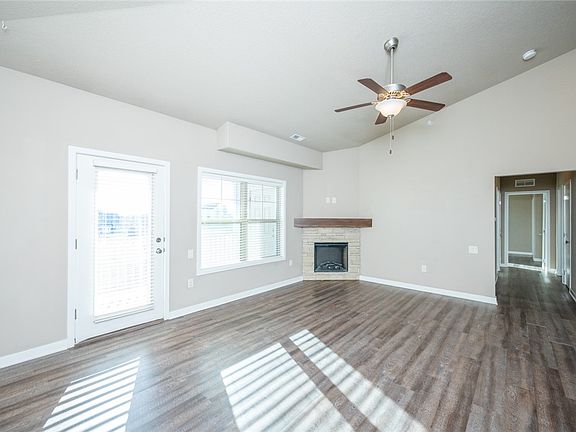 3rd image of 2503 NE Oak Dr Unit 2