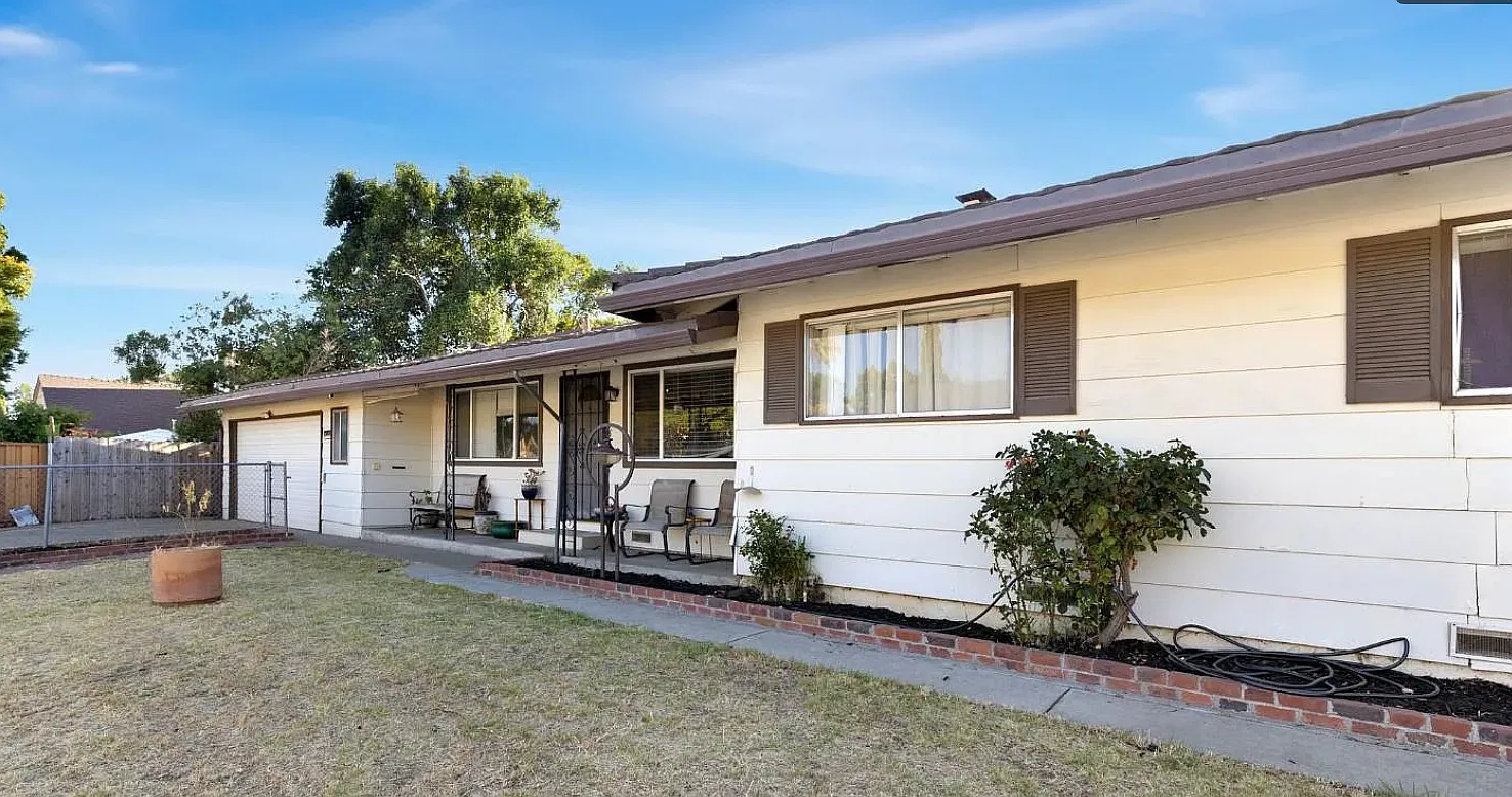 3 bed, 1004 sqft, $2,500 — Photo 4
