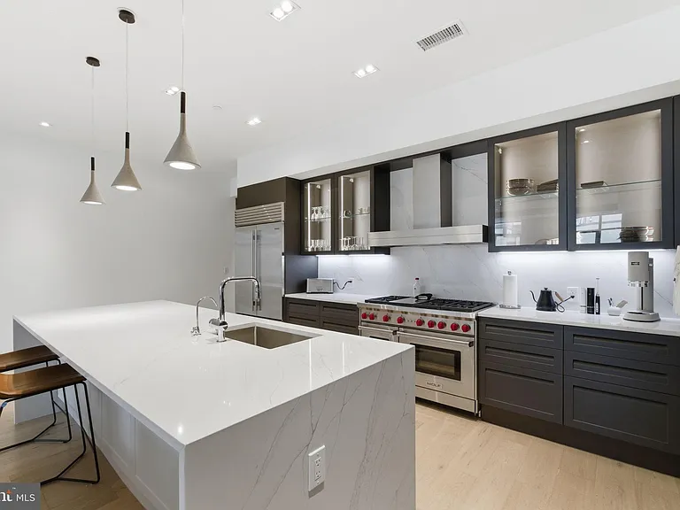 2110 Walnut St #301 — Photo 8
