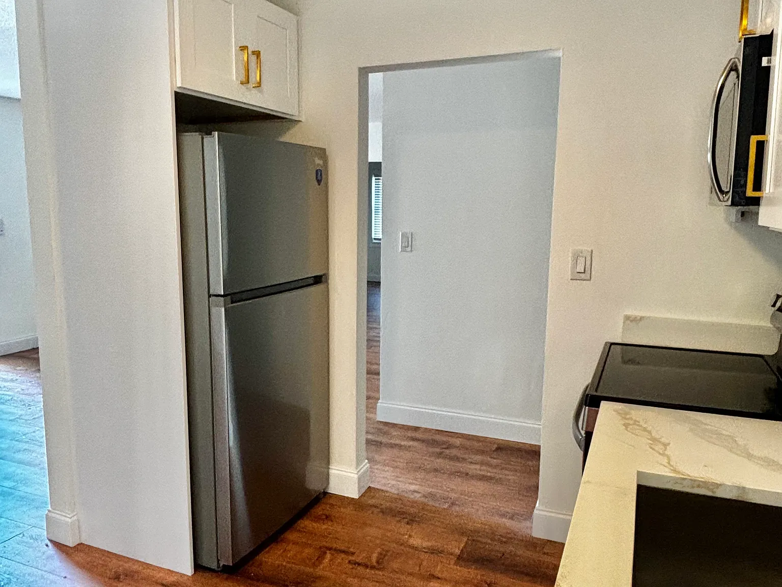 4 bed, 1.5 bath, 1400 sqft, $3,499 — Photo 4