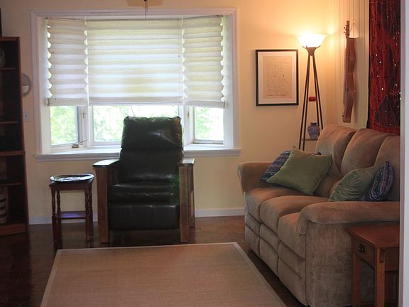 2nd image of 2 Ferris Ln