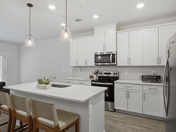 4th image of 204 Douglas Bend Rd #1502