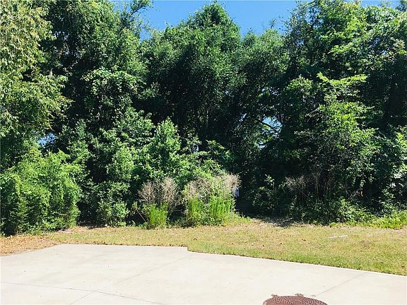3rd image of 1060 Jean Lafitte Blvd
