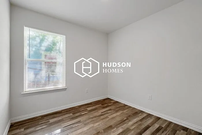 1603 Cole St — Photo 7
