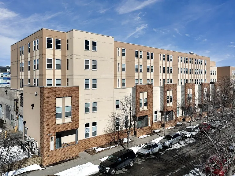 University Dale Apartments — Photo 9
