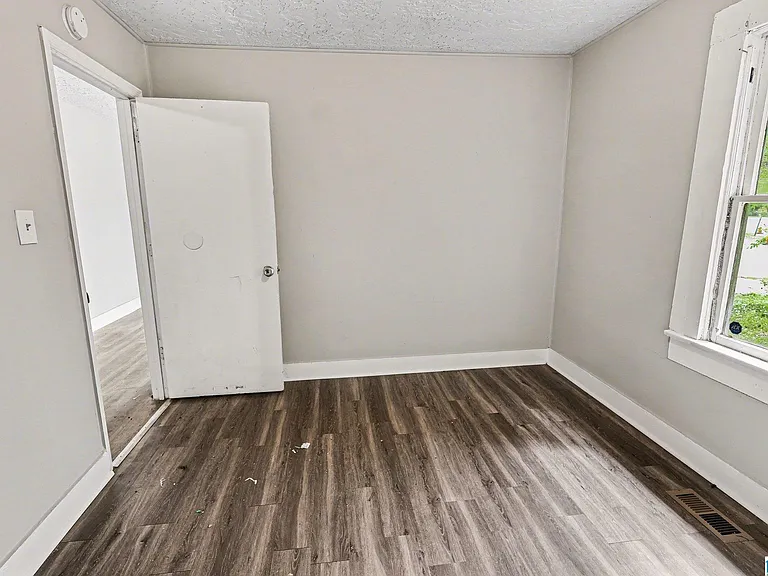 1447 Wharton Ave — Photo 10