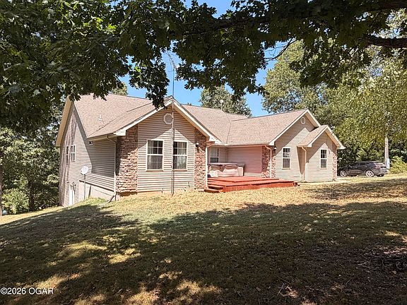 4th image of 17675 Hazelcrest Ln