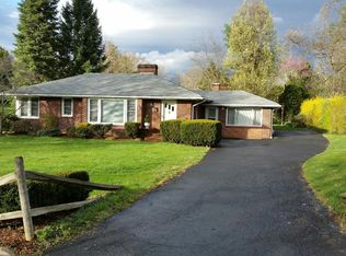 20 Maple Ln, Lexington, VA 24450