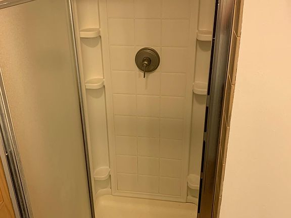 5th image of 13 S Lake Ave Floor 2