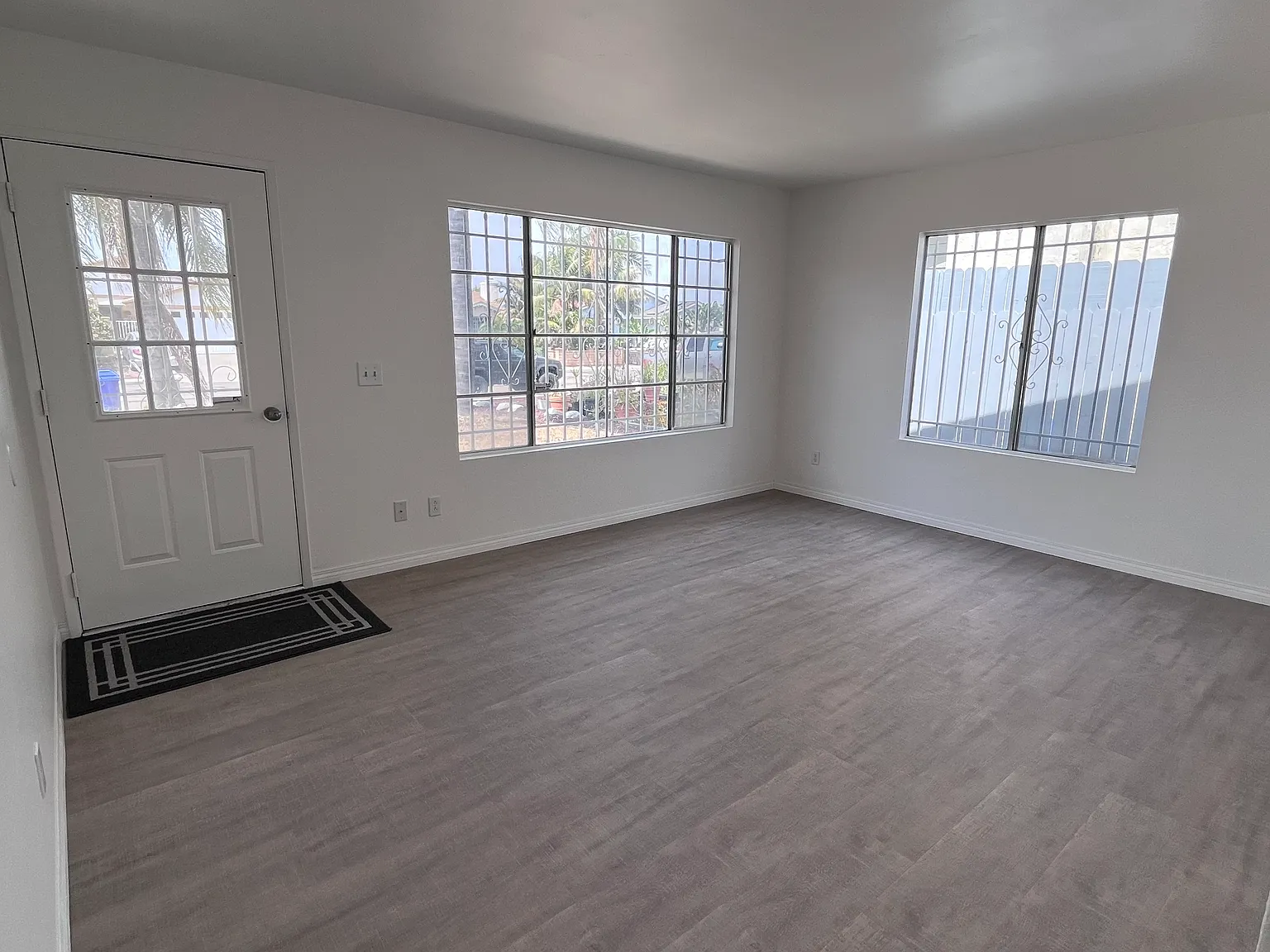 3 bed, 1134 sqft, $3,800 — Photo 2