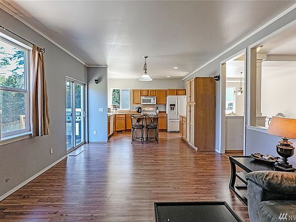 5th image of 1647 Ginger Pl E