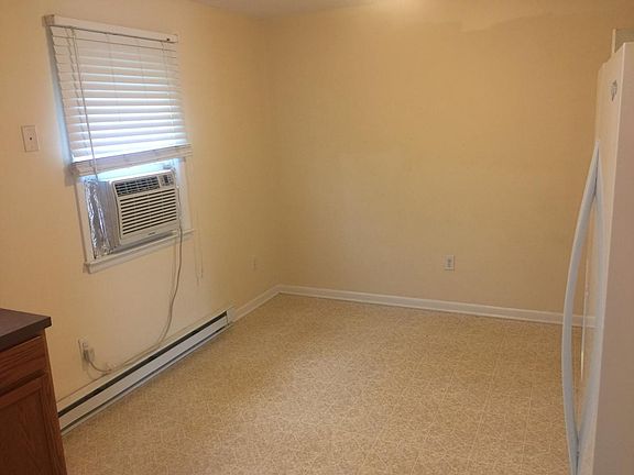 Eat-in Kitchen 17x11