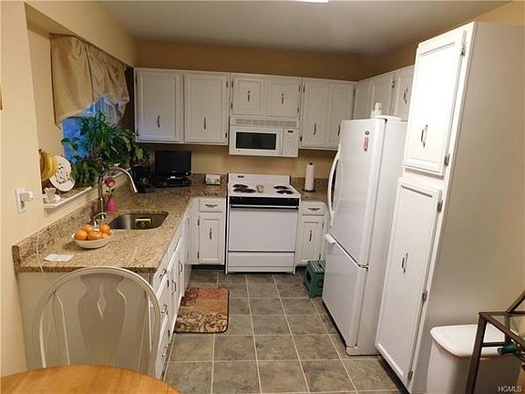 4th image of 762 Sierra Vista Ln