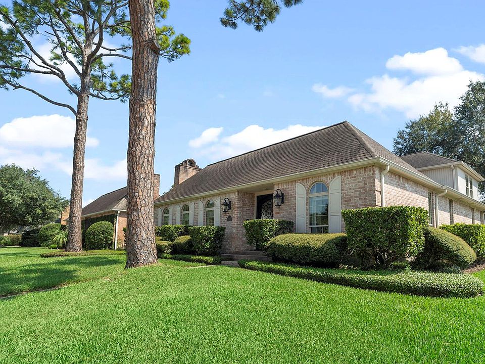 1st image of 443 Fox Briar Ln