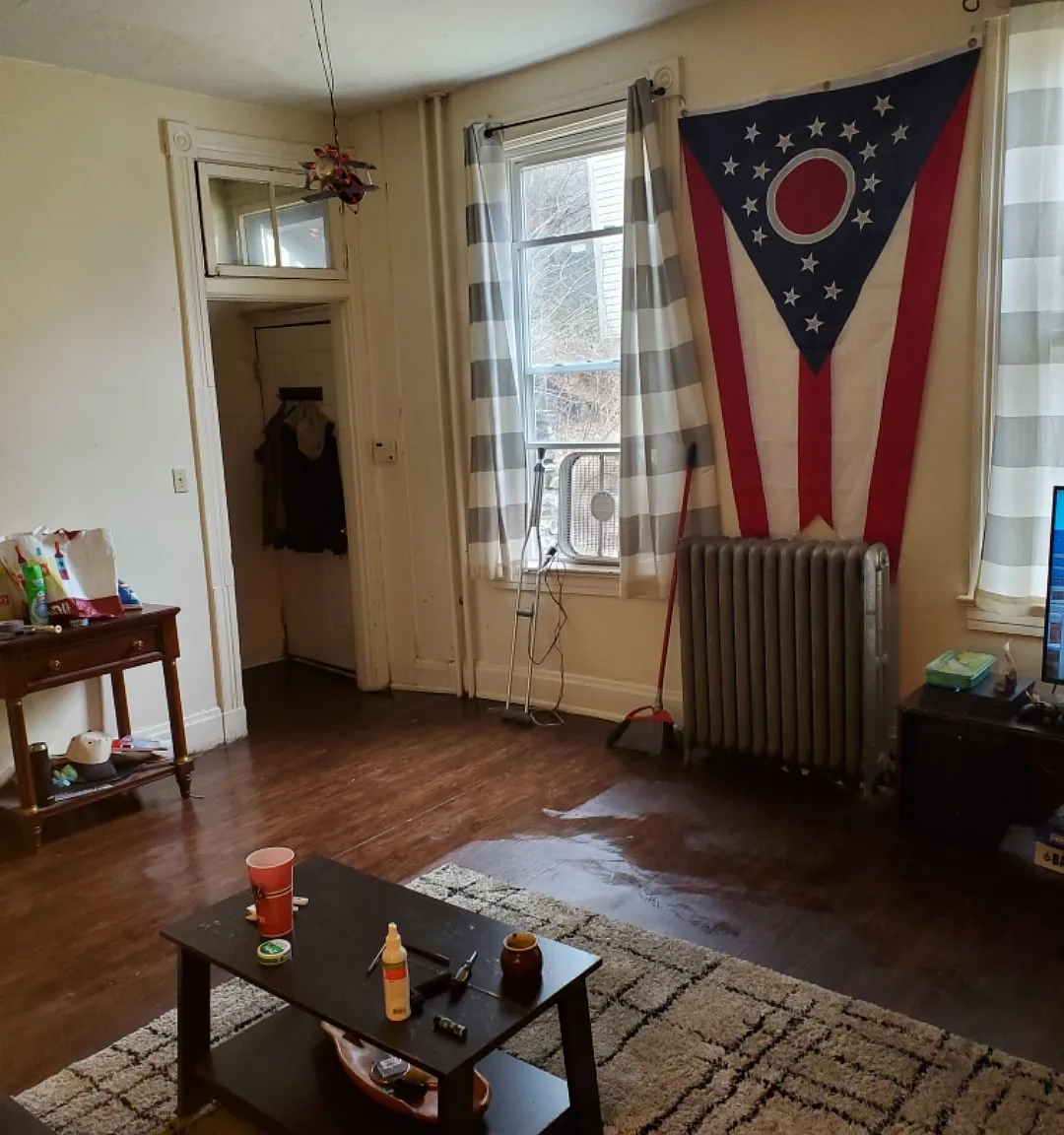 3 bed, 2160 sqft, $2,025 — Photo 4