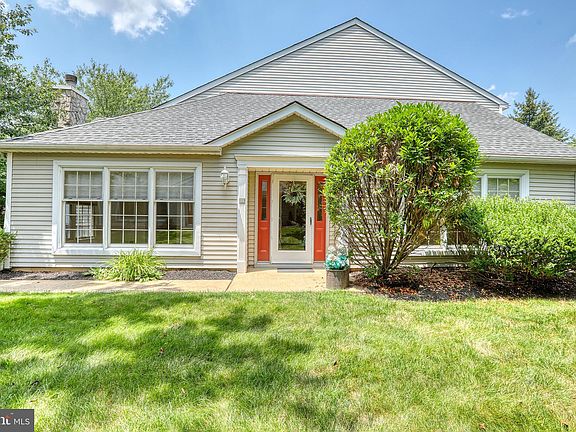 4th image of 37 Gaylord Ct