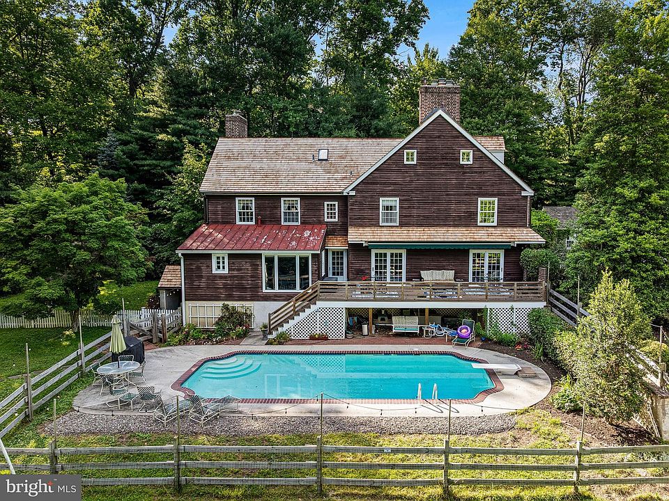 1st image of 781 Fairview Rd