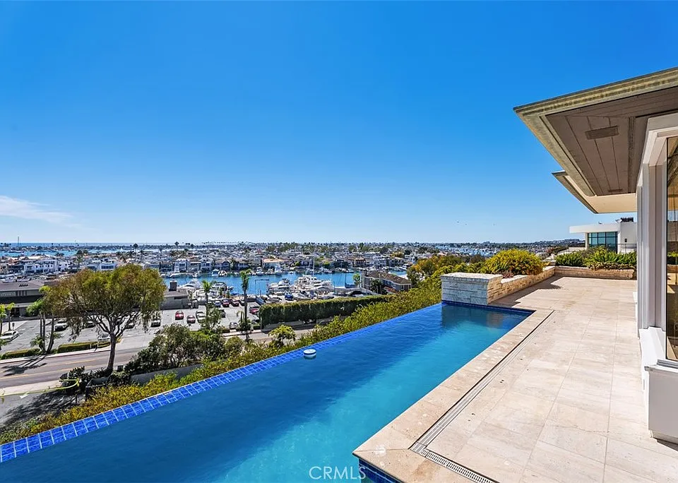 1535 Dolphin Ter