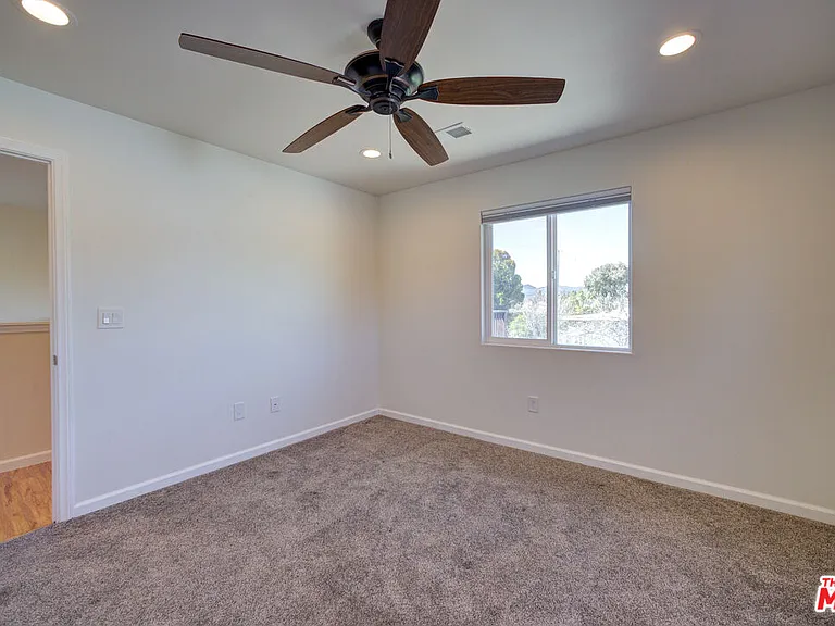 585 Branch St — Photo 15