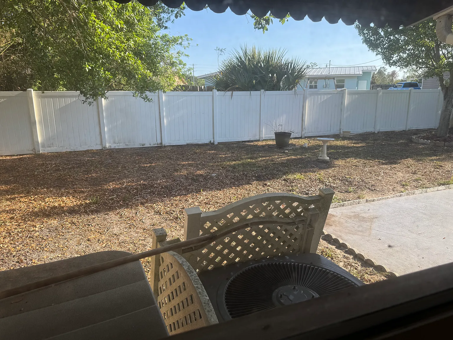 1385 Hardy St — Photo 3