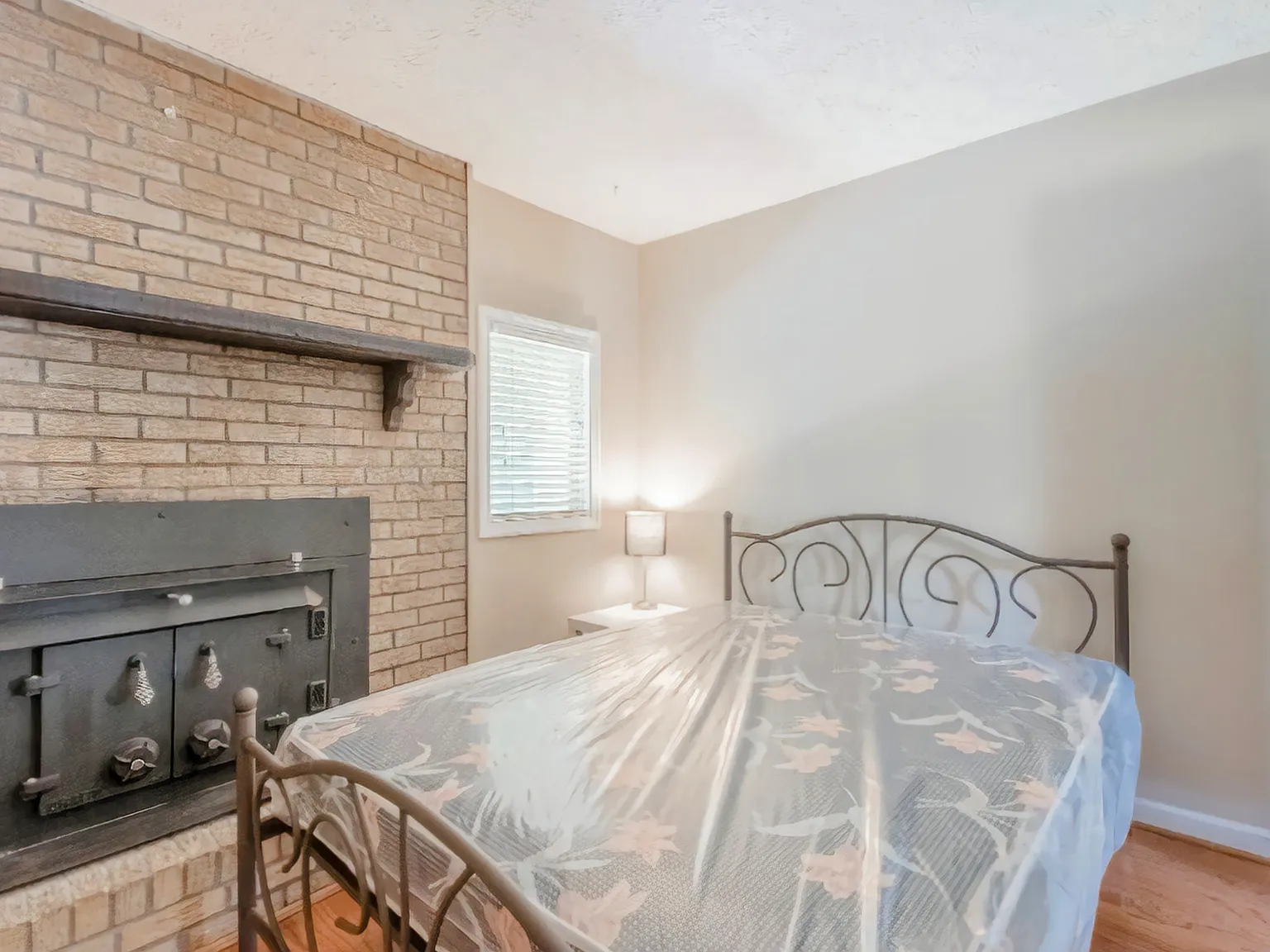4 bed, 3.0 bath, 2000 sqft, $715 — Photo 2