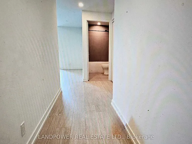 33 Helendale Ave #1301 — Photo 5