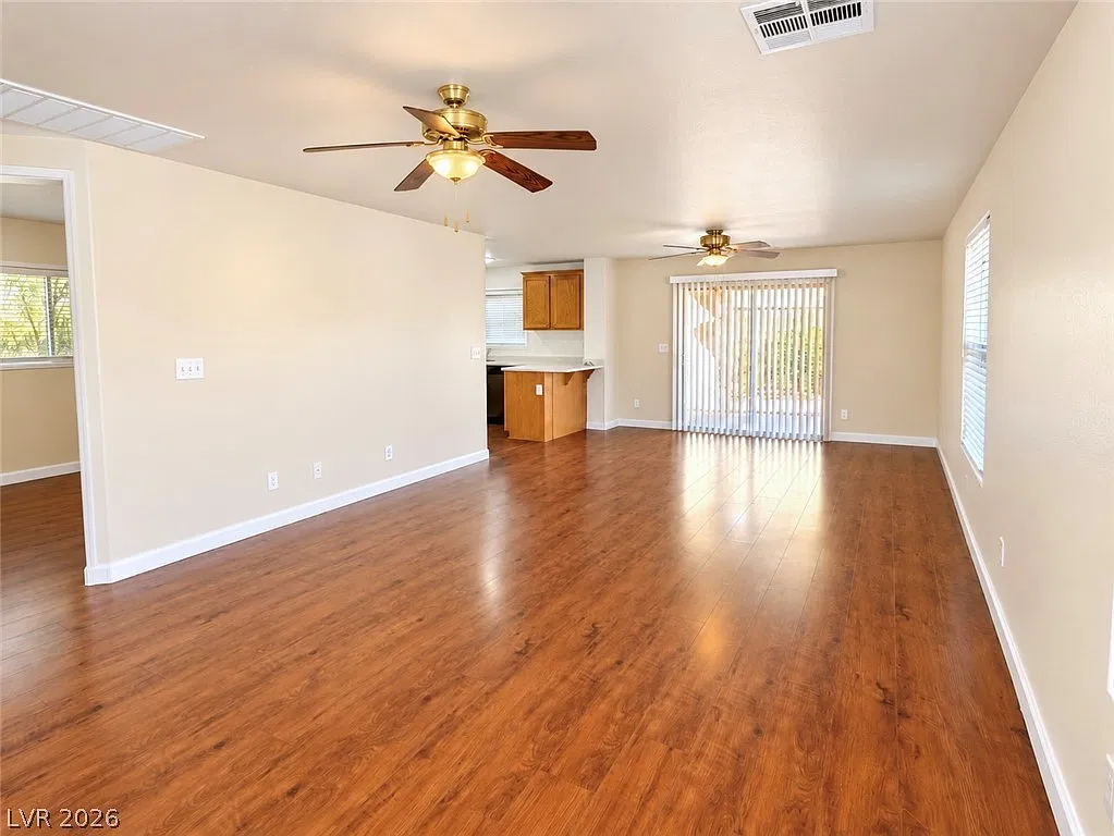 4 bed, 2.5 bath, 2014 sqft, $2,100 — Photo 3