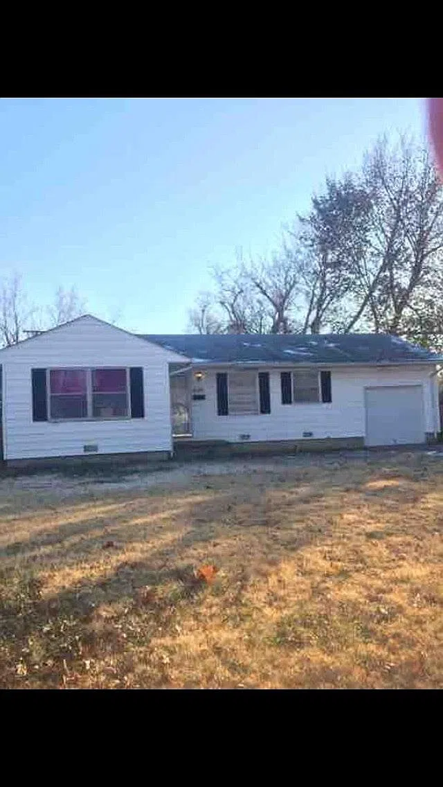 3 bed, 1043 sqft, $1,495 — Photo 1