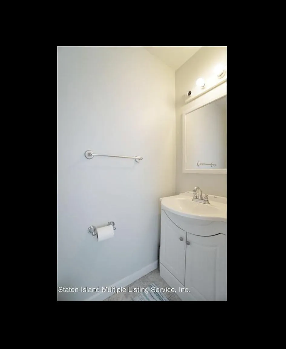 3 bed, 1392 sqft, $3,300 — Photo 3