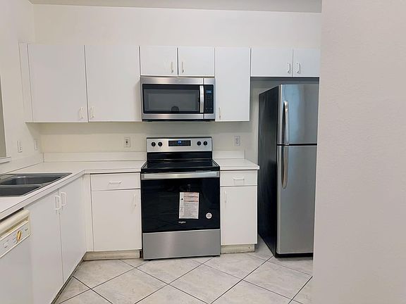 3rd image of 521 Villa Del Sol Cir APT 203
