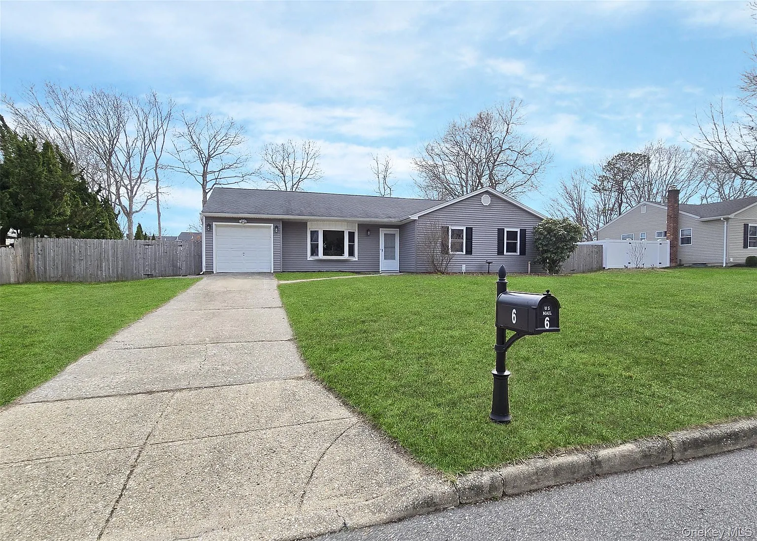 6 Shelley Drive photo 1