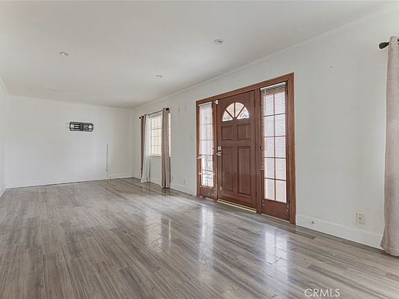 3rd image of 10733 Louise Ave