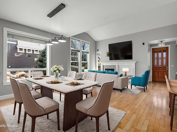 Living room & dining area