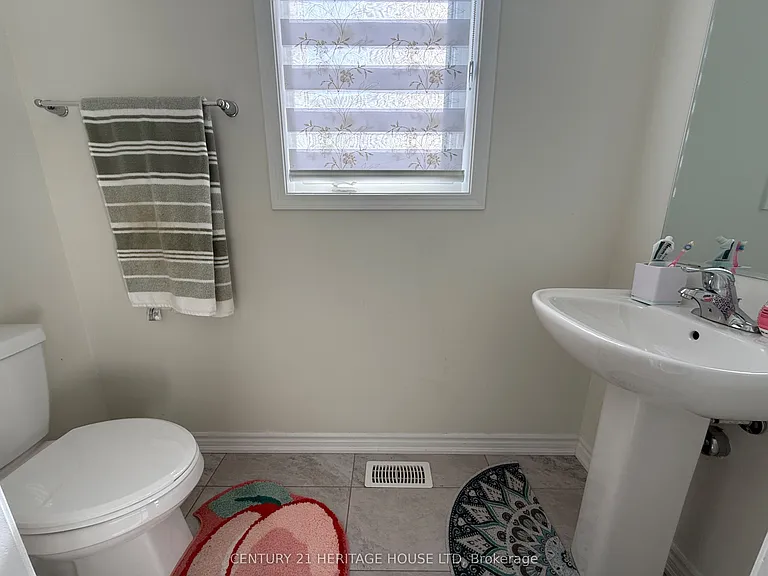 18 Dolucci Cres E — Photo 6
