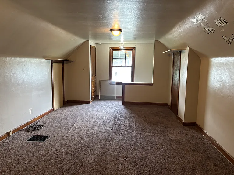 1050 Clearview St NW — Photo 8