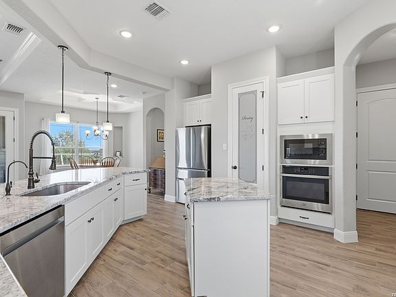 4th image of 136 Vista View Pl