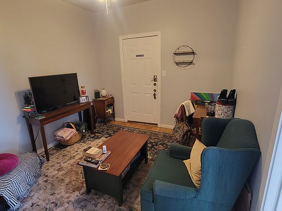 2nd image of 1549 N Maplewood Ave #3F