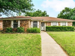 6612 Willow View Dr, Watauga, TX 76148