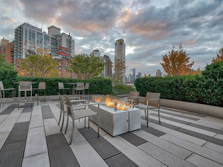 20 W 64th St #22J — Photo 9