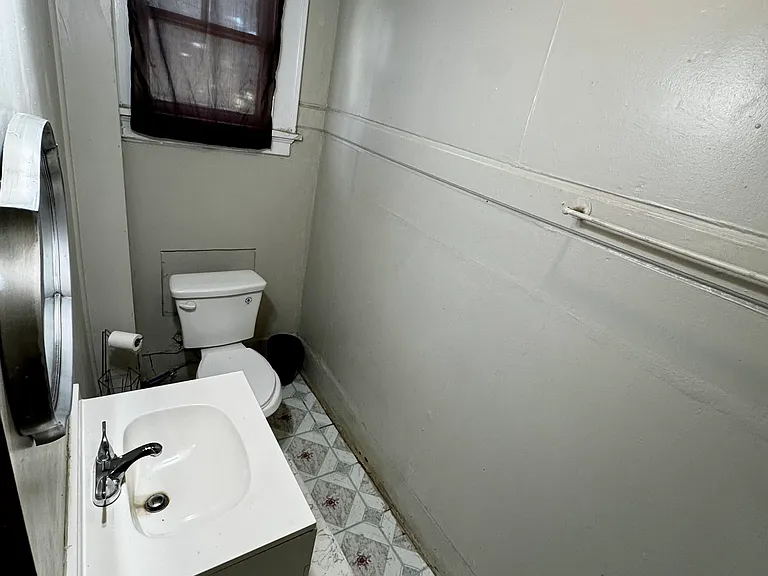 324 7th St #B — Photo 8